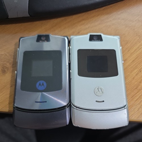 Motorola v3i joblot - &,